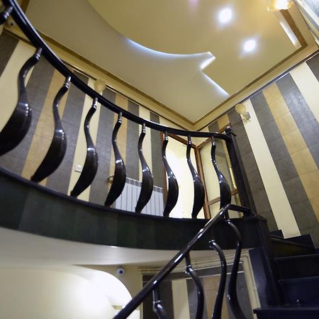 Skyline Hotel Erivan Exterior foto
