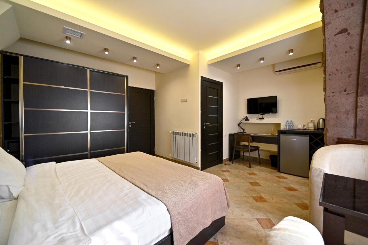 Skyline Hotel Erivan Exterior foto