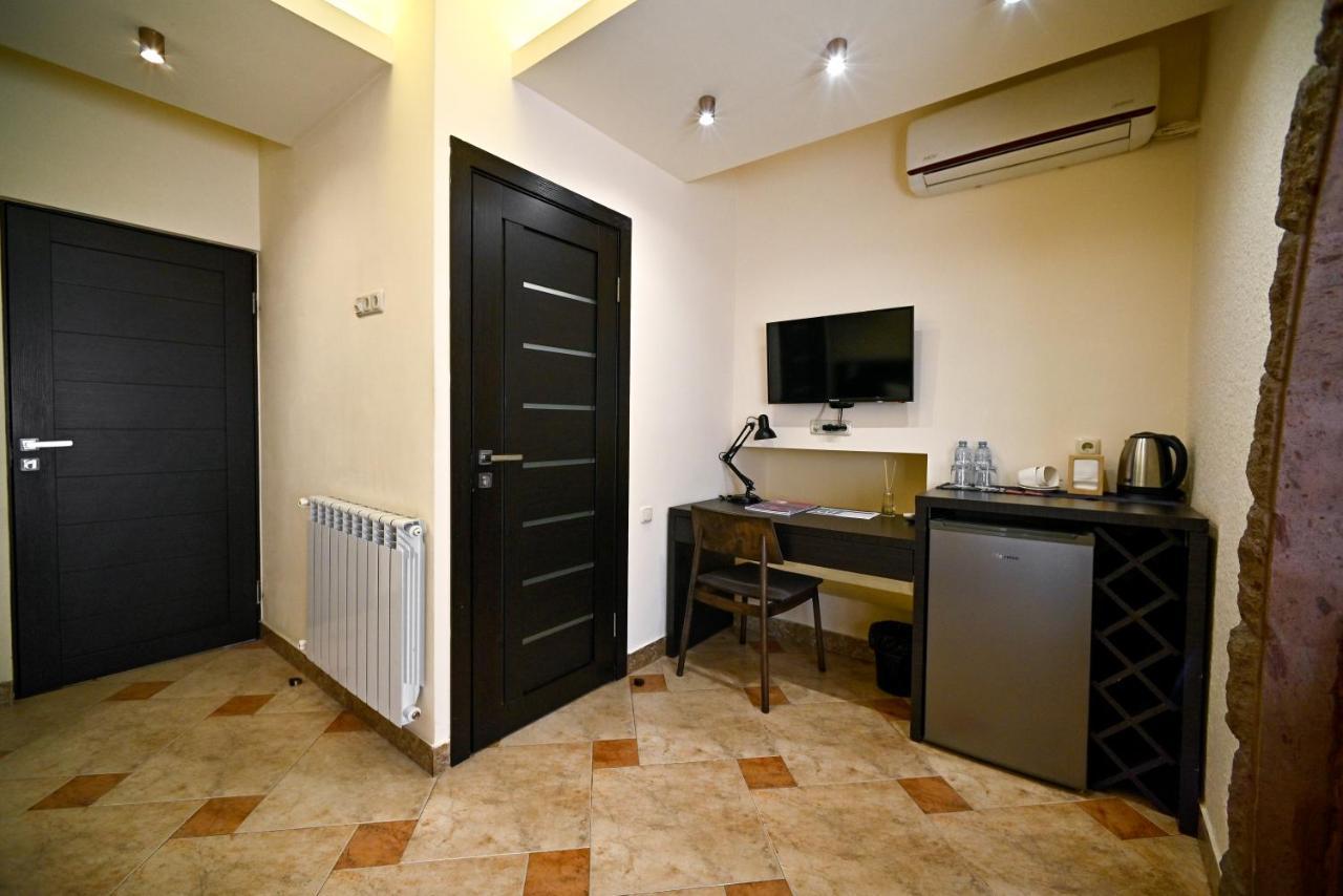 Skyline Hotel Erivan Exterior foto