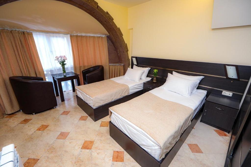Skyline Hotel Erivan Exterior foto