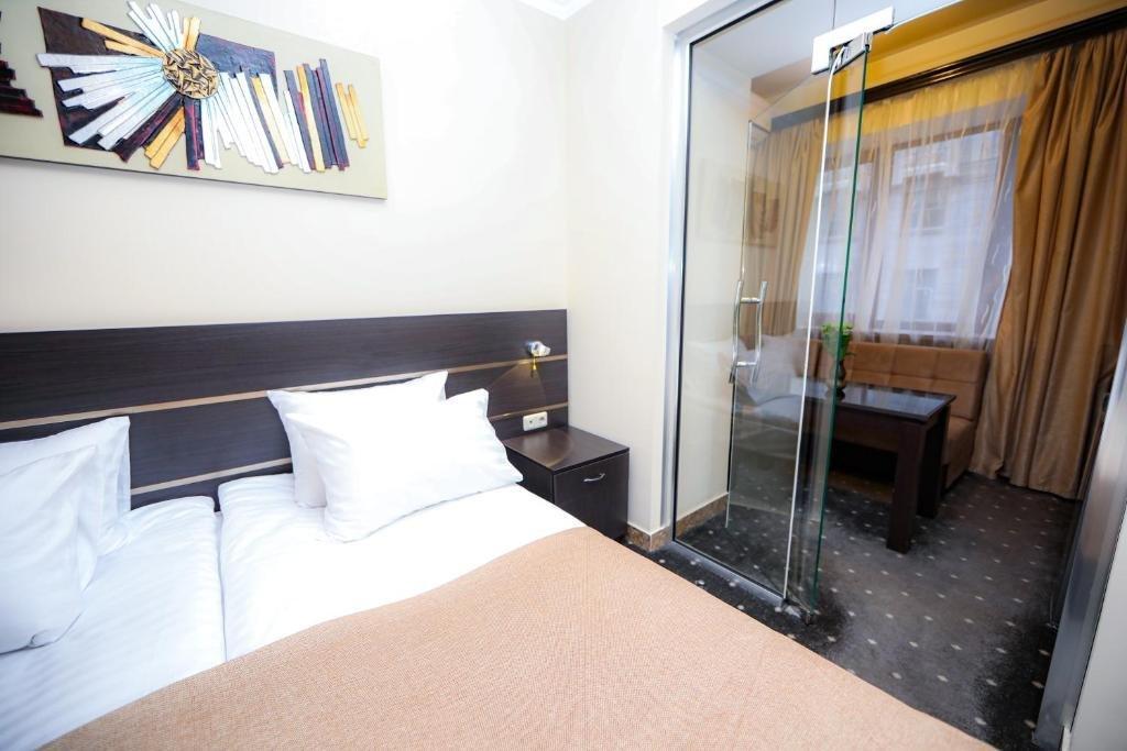 Skyline Hotel Erivan Exterior foto